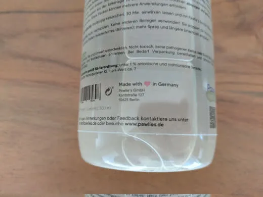 Unterer Teil des Pawlie's Flaschenetiketts mit Herstellerangaben und Made-in-Germany-Hinweis