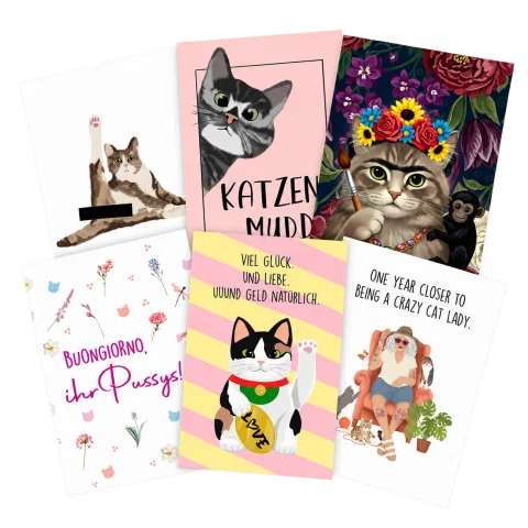 Überlappend angeordnete Postkarten mit Katzenmotiven und humorvollen Sprüchen
