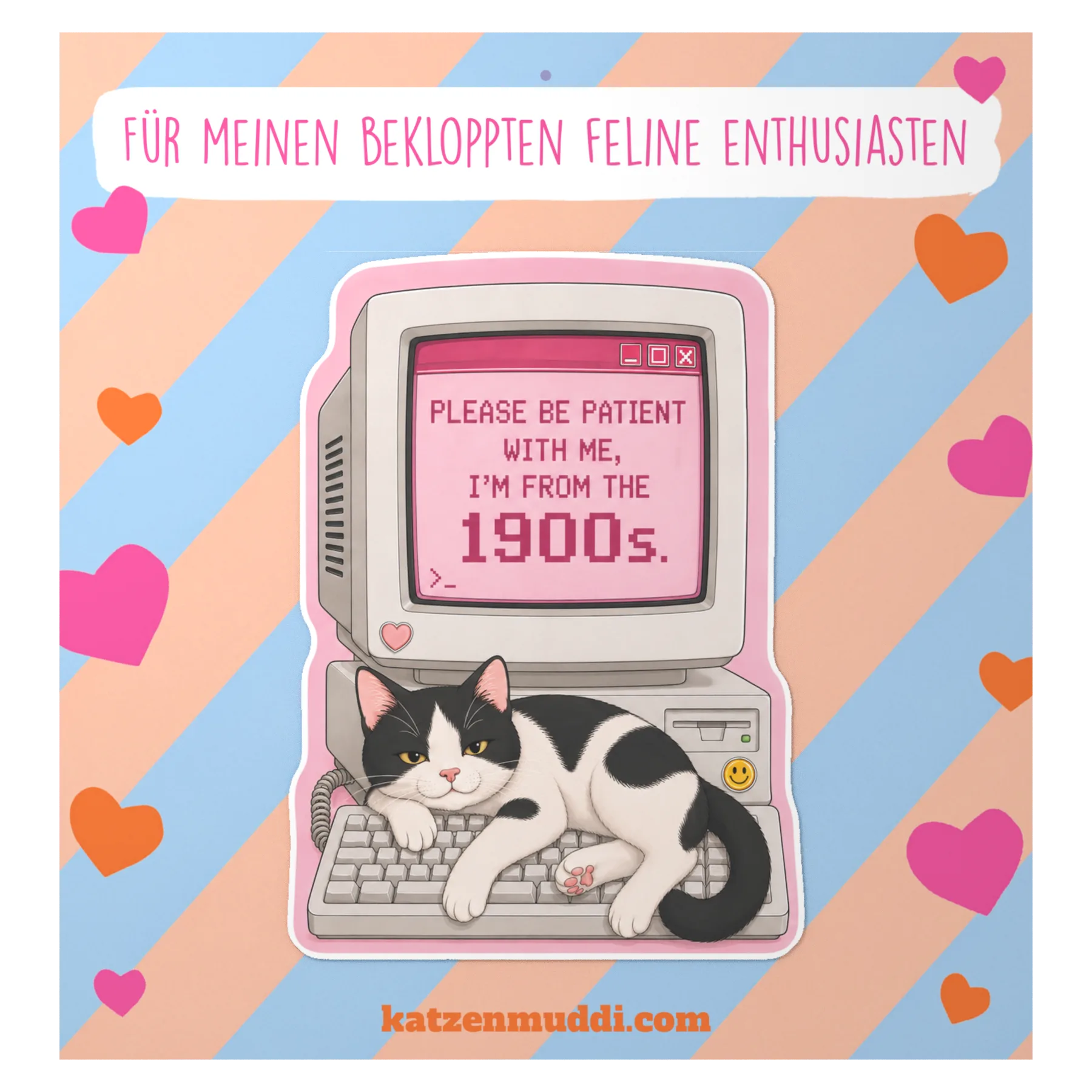 Schwarz-weiße Katze auf einer Retro-Computertastatur, Bildschirm mit „Please be patient with me, I’m from the 1900s.“, auf Trägerkarte.