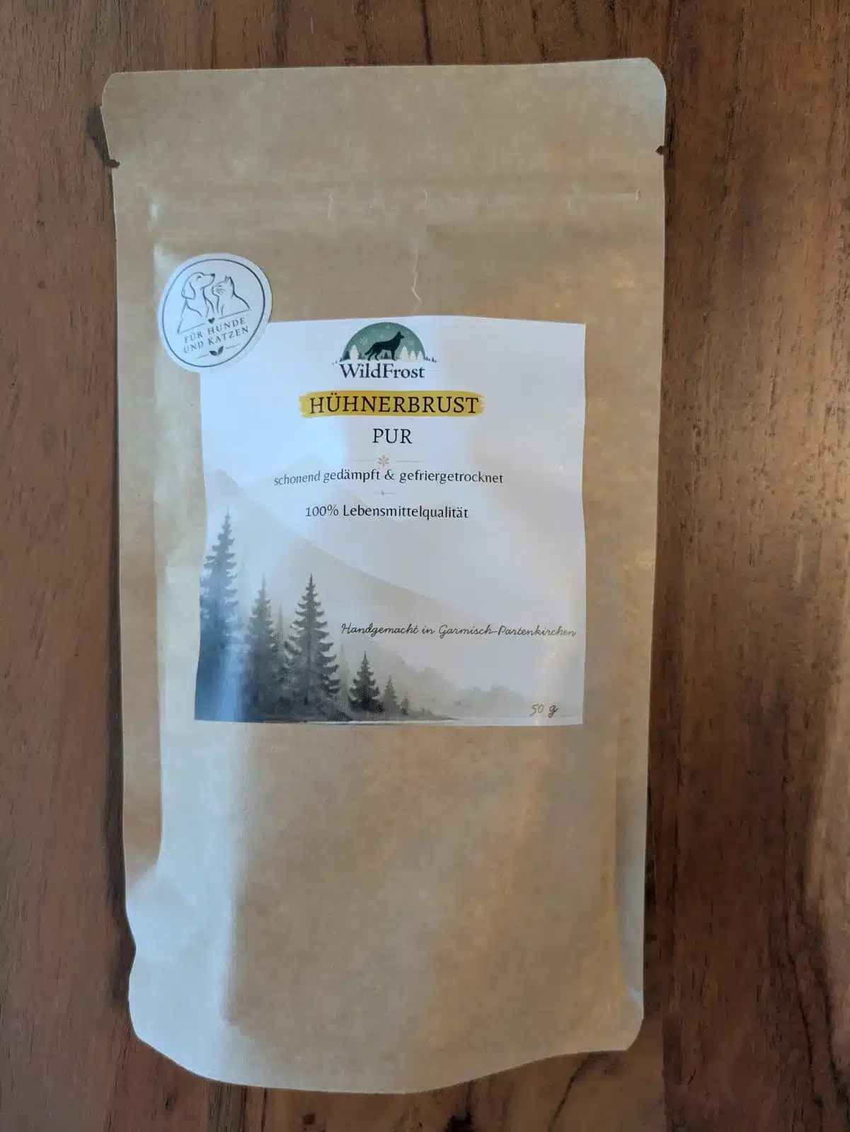 Vorderseite von WildFrost Hühnerbrust PUR, 50 Gramm, mit dem Hinweis „schonend gedämpft & gefriergetrocknet“.