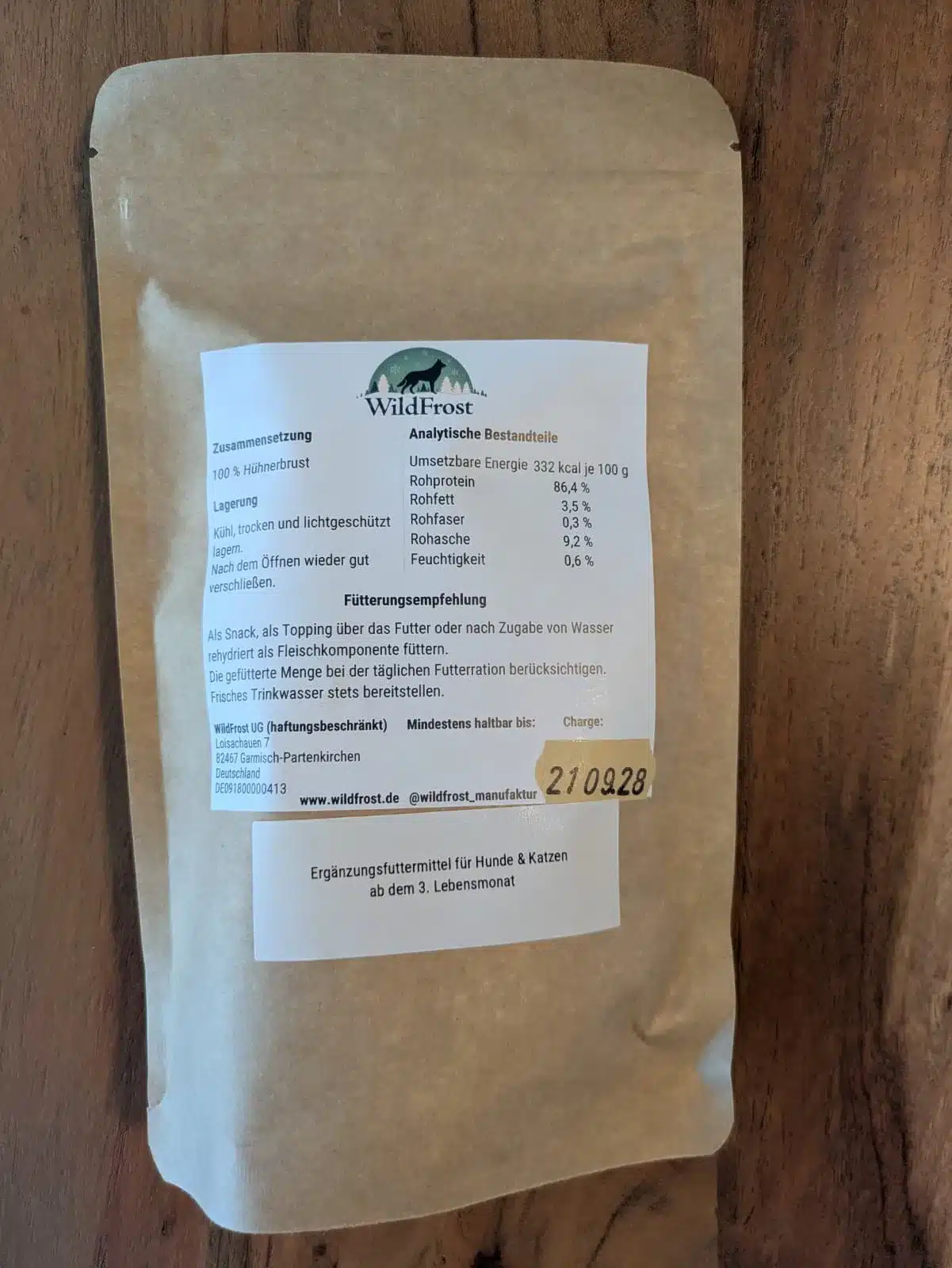Rückseite der Hühnerbrust-PUR-Packung mit 100 Prozent Hühnerbrust, 332 kcal je 100 Gramm und Fütterungshinweisen.