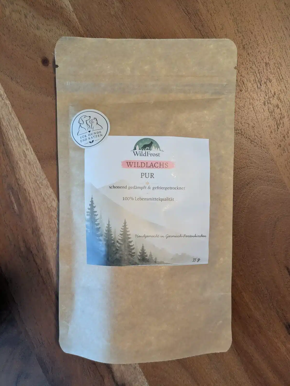 Vorderseite von WildFrost Wildlachs PUR, 35 Gramm, mit dem Hinweis „schonend gedämpft & gefriergetrocknet“.